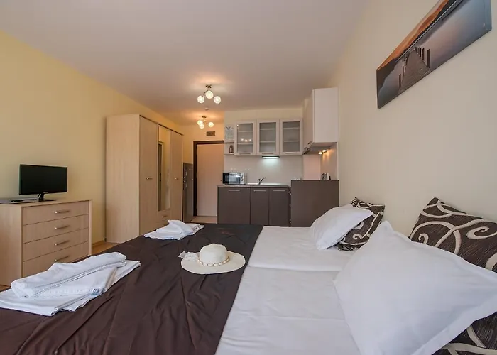 Admiral Plaza サニービーチ