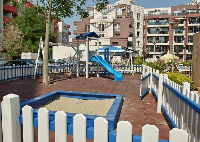 Admiral Plaza アパート