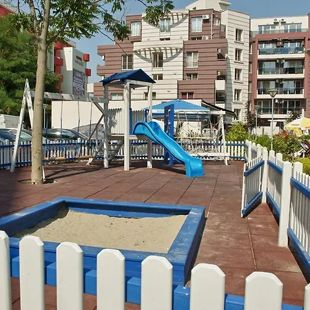 Admiral Plaza アパート