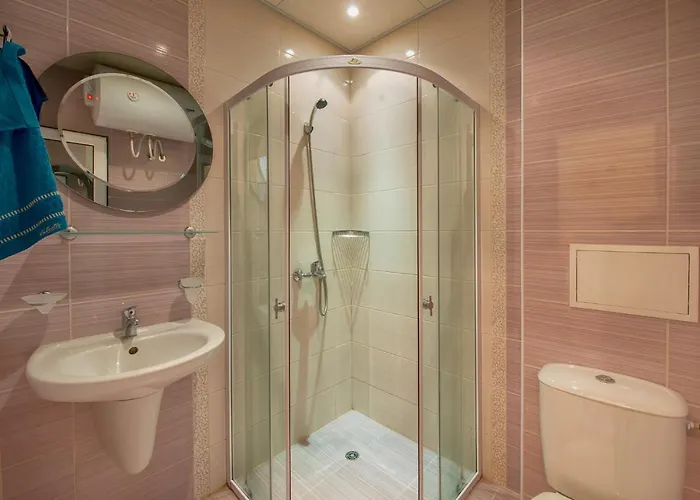 Admiral Plaza Apartment *