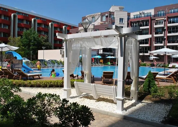 Admiral Plaza Apartment *